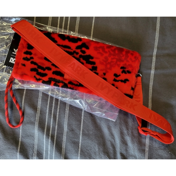 SOLD = ADIDAS x IVY PARK - PRINTED FAUX FUR ENVELOPE CLUTCH - Picture 5 of 5